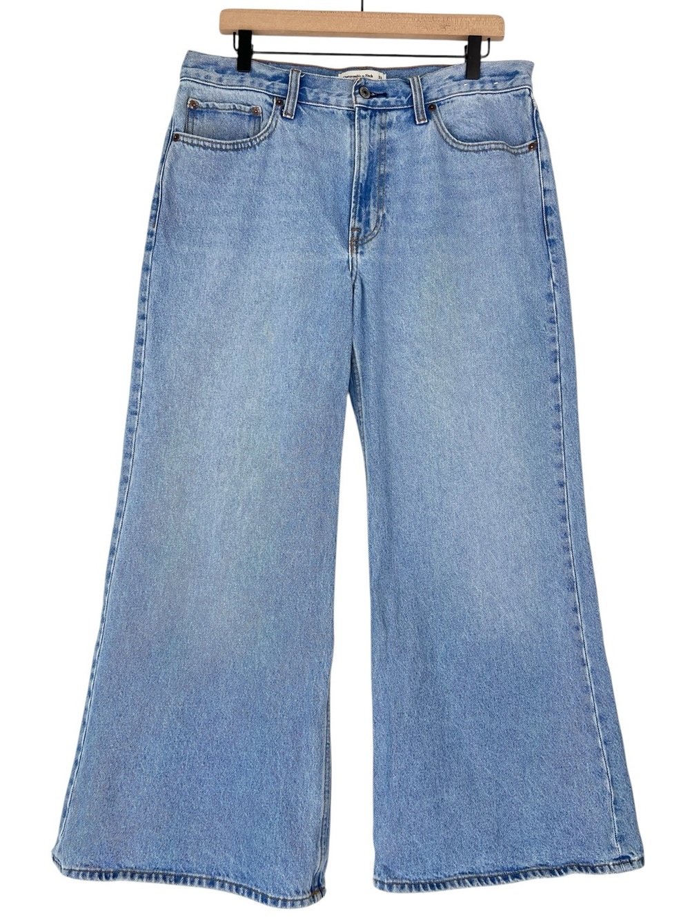 Abercrombie & Fitch Baggy Boot Mid Rise Sz 31 Short Light Blue Denim Relaxed